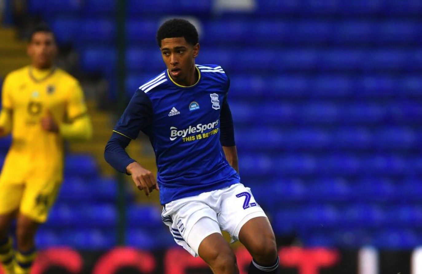 记者：王刚伤情比想象中好，侯森缝了20多针坐火车返京