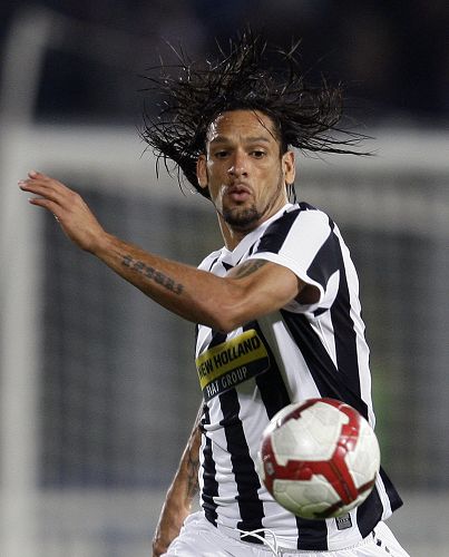 欧冠-劳塔罗破门帕瓦尔弑旧主 国米总比分4-3拜仁 [国际足球欧冠]