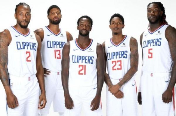 国乒8比1横扫日本队实现三连冠，林诗栋2-1胜张本智和哽咽致谢