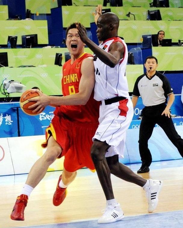 WCBA季后赛：四川女篮主场100：70胜江苏女篮