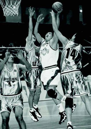 布朗：我们很年轻但每天都在进步，谁都不能低估我们