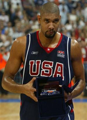 《神圣之门》童话城开启 懵懂少女加冕为王