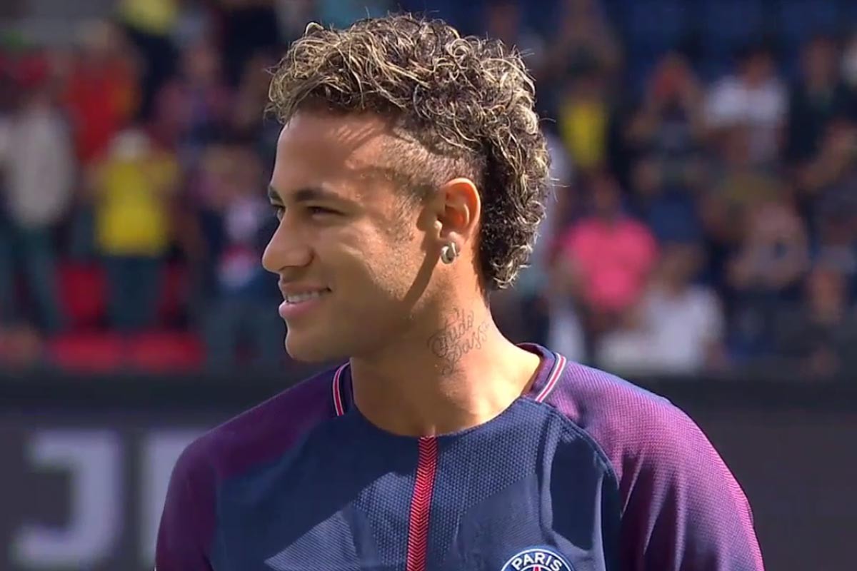 为什么打者必须佩戴护耳头盔的物理实验